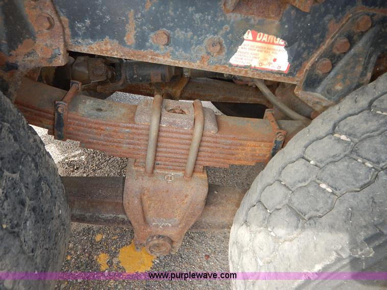 image for item K1733 1999 International 4900 dump truck