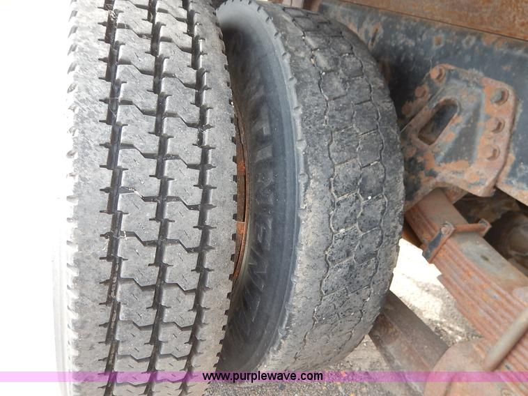 image for item K1733 1999 International 4900 dump truck