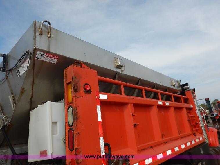 image for item K1733 1999 International 4900 dump truck