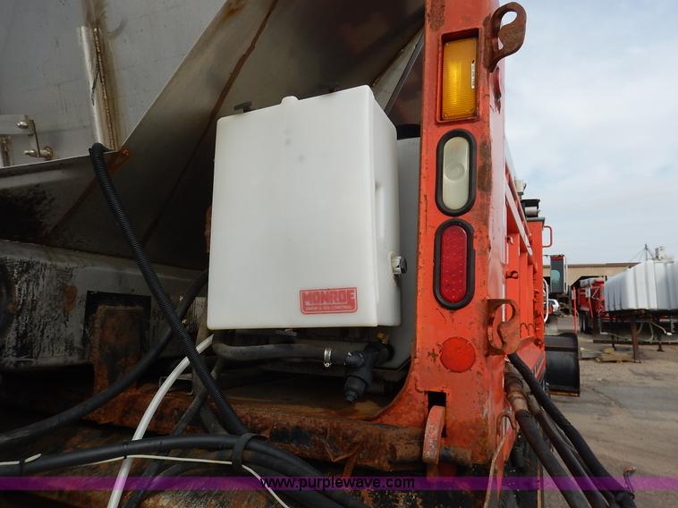 image for item K1733 1999 International 4900 dump truck