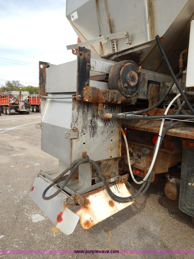 image for item K1733 1999 International 4900 dump truck