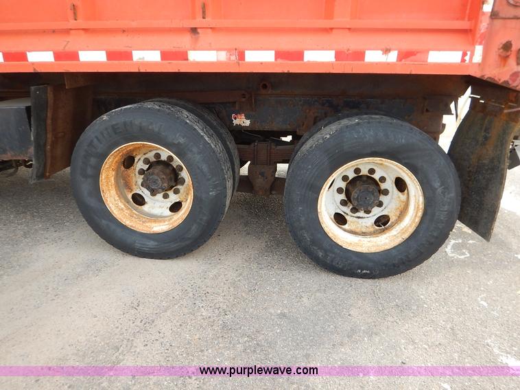 image for item K1733 1999 International 4900 dump truck