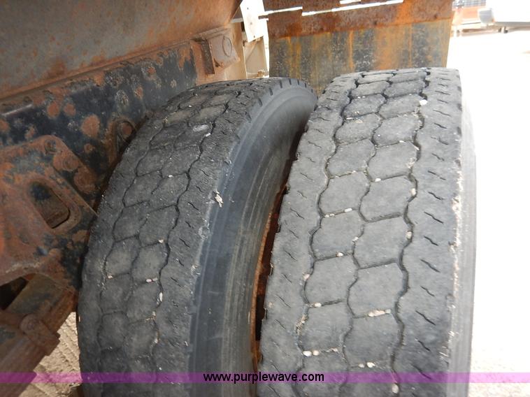 image for item K1733 1999 International 4900 dump truck