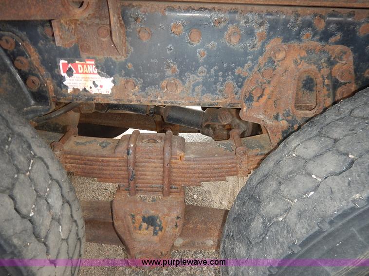 image for item K1733 1999 International 4900 dump truck