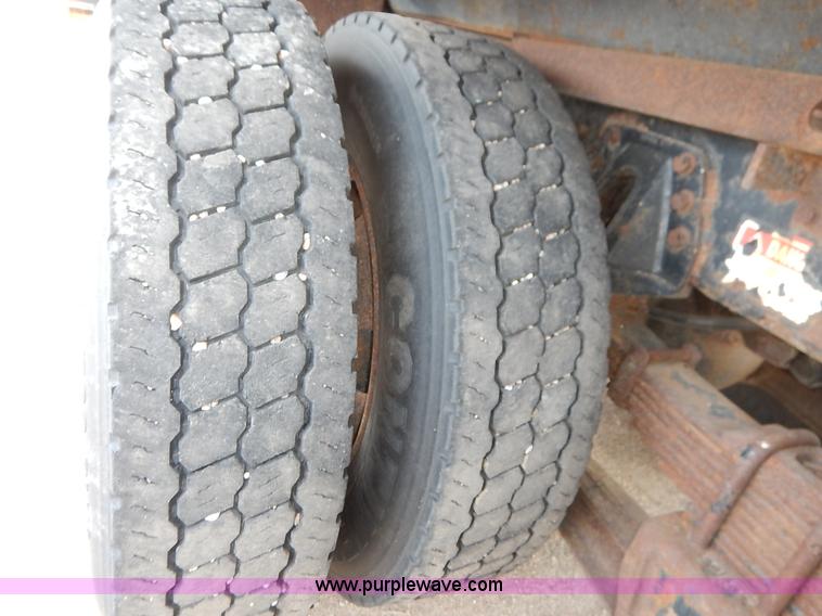 image for item K1733 1999 International 4900 dump truck