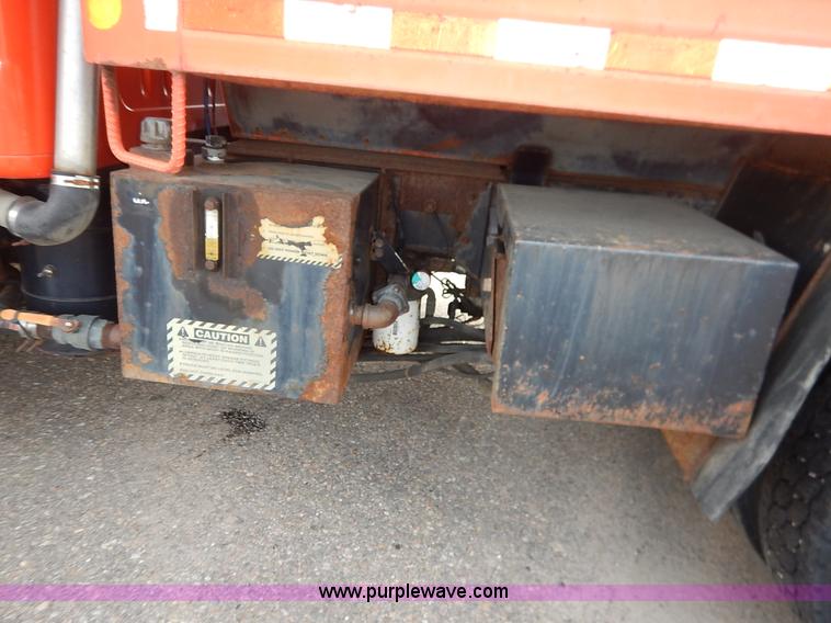 image for item K1733 1999 International 4900 dump truck