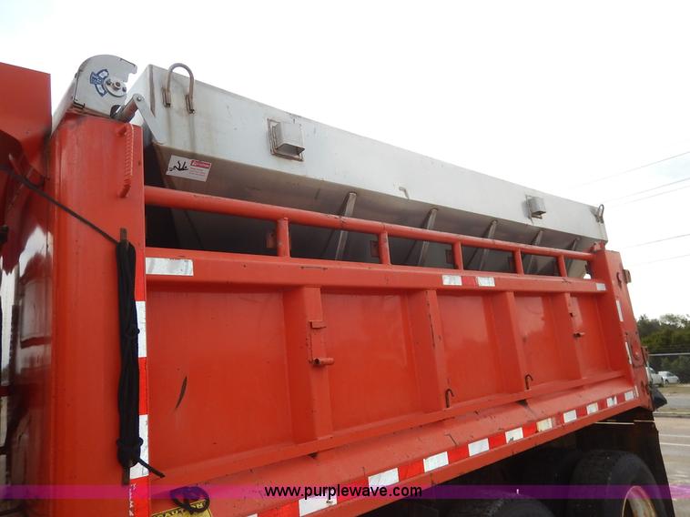 image for item K1733 1999 International 4900 dump truck