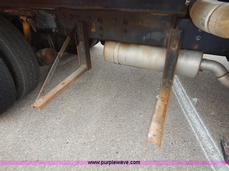 image for item K1736 2001 Sterling LT7500 dump truck