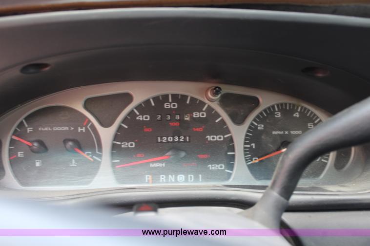 image for item L2290 1999 Ford Taurus LX