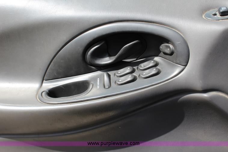 image for item L2290 1999 Ford Taurus LX