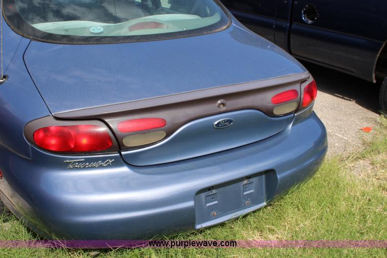 image for item L2290 1999 Ford Taurus LX