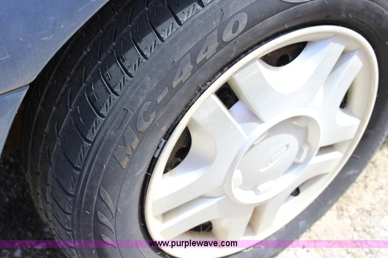 image for item L2290 1999 Ford Taurus LX