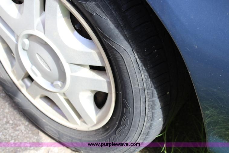 image for item L2290 1999 Ford Taurus LX