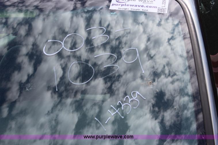 image for item L2290 1999 Ford Taurus LX