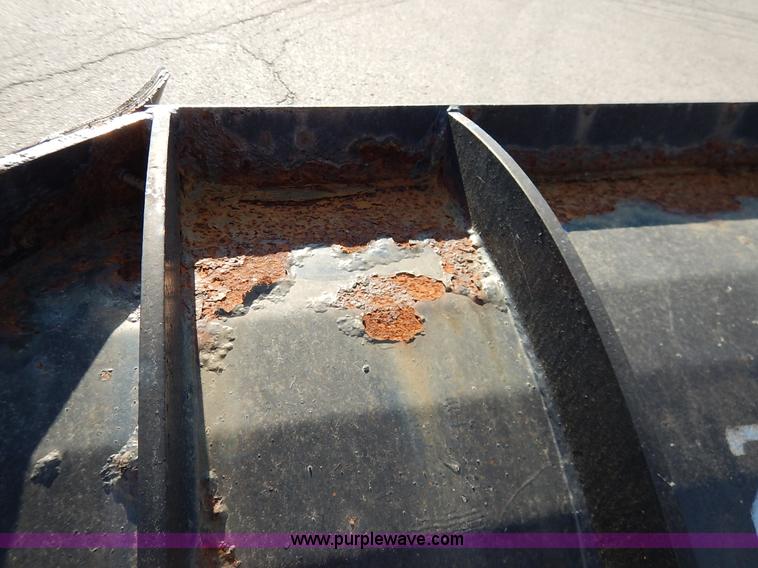 image for item L2304 2001 Sterling LT7500 dump truck