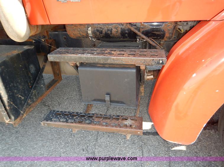 image for item L2304 2001 Sterling LT7500 dump truck