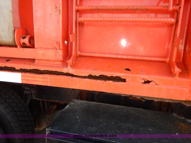 image for item L2304 2001 Sterling LT7500 dump truck