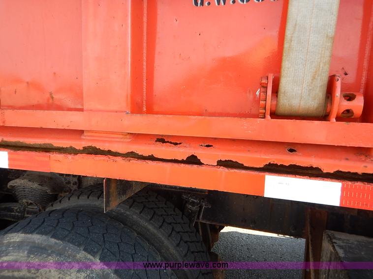 image for item L2304 2001 Sterling LT7500 dump truck