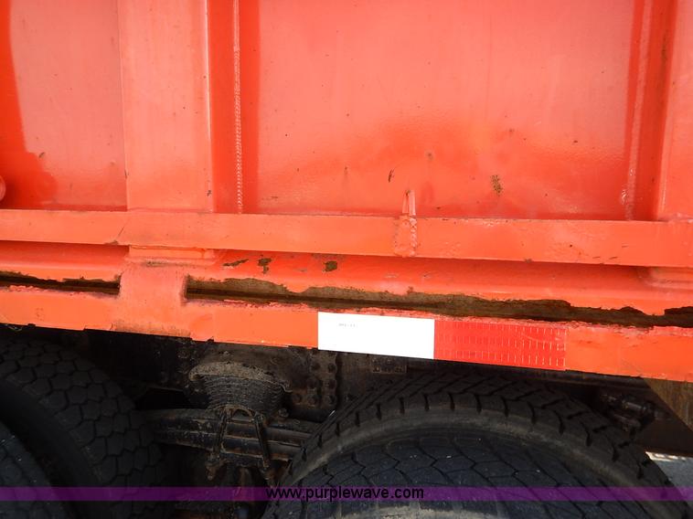 image for item L2304 2001 Sterling LT7500 dump truck