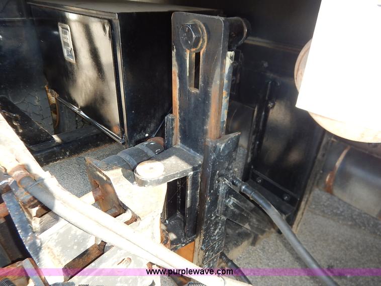 image for item L2305 2001 Sterling LT7500 dump truck