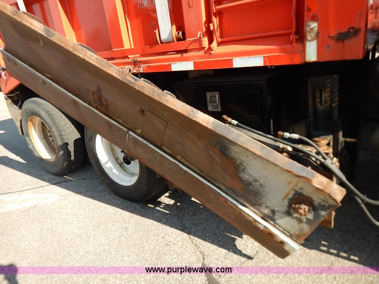 image for item L2306 2001 Sterling LT7500 dump truck