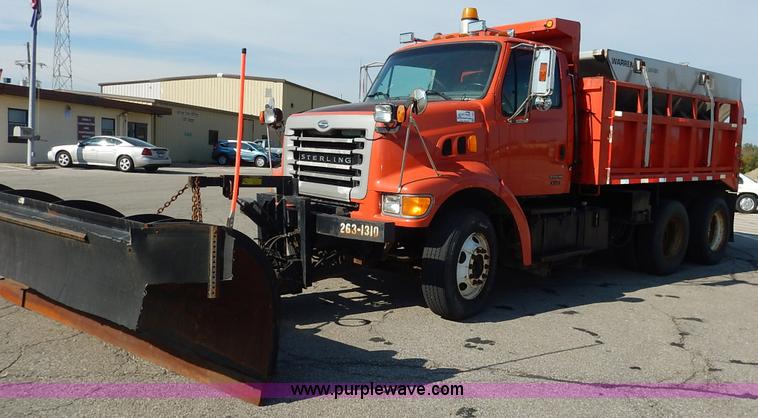 image for item L2307 2001 Sterling LT7500 dump truck