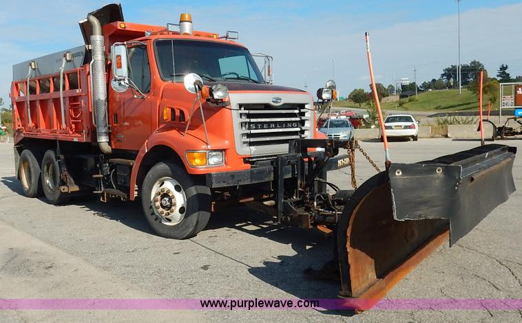 image for item L2307 2001 Sterling LT7500 dump truck