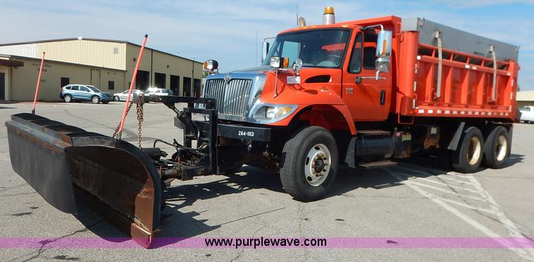 image for item L2308 2003 International 7500 dump truck