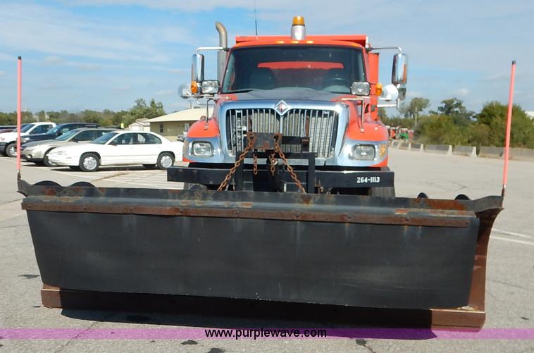image for item L2308 2003 International 7500 dump truck