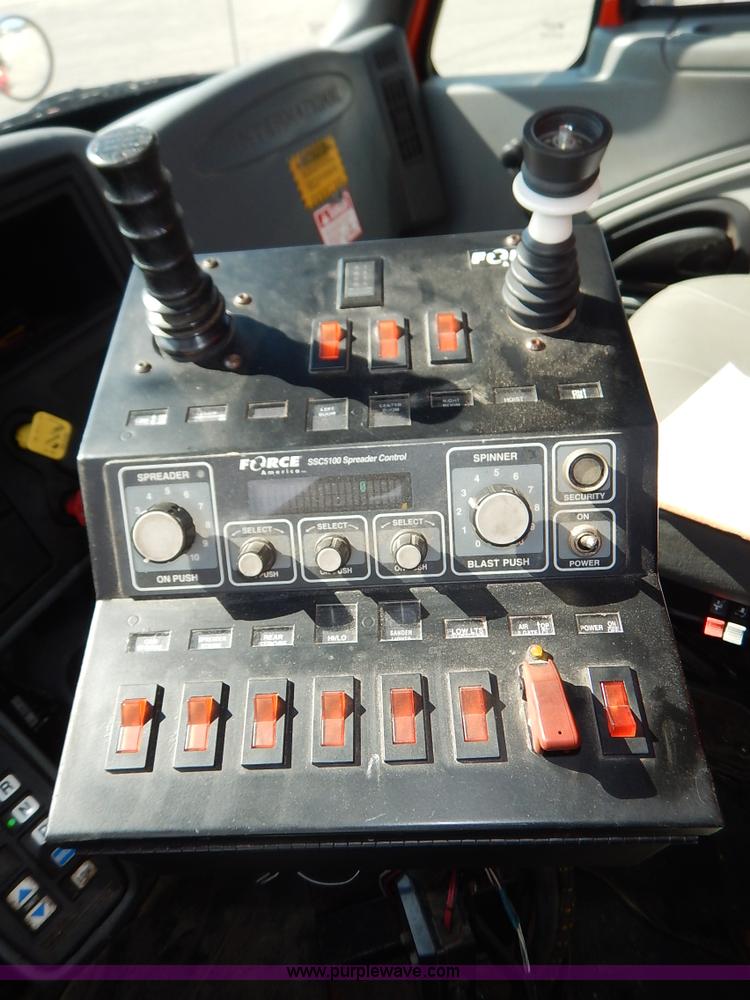 image for item L2308 2003 International 7500 dump truck