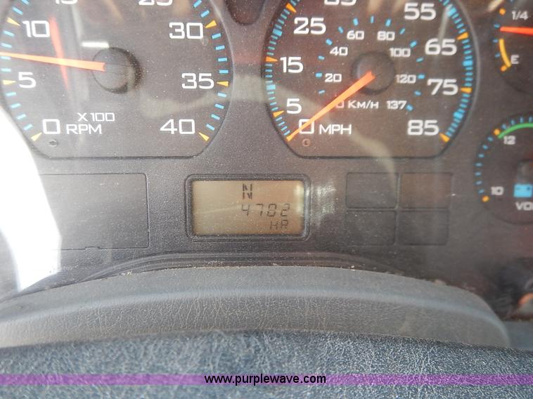 image for item L2308 2003 International 7500 dump truck