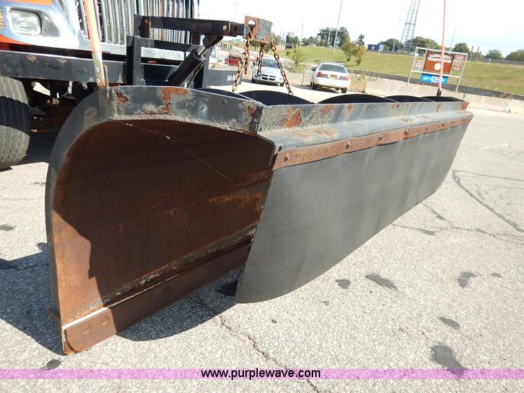 image for item L2308 2003 International 7500 dump truck