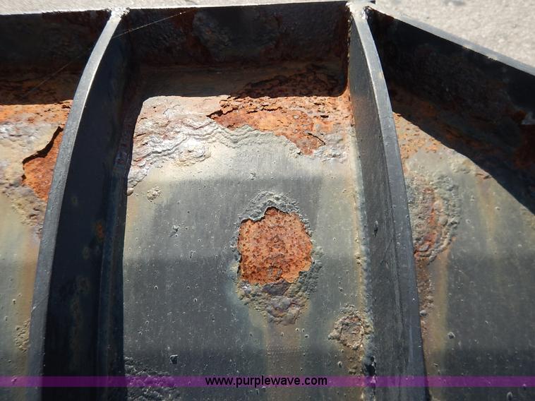 image for item L2308 2003 International 7500 dump truck