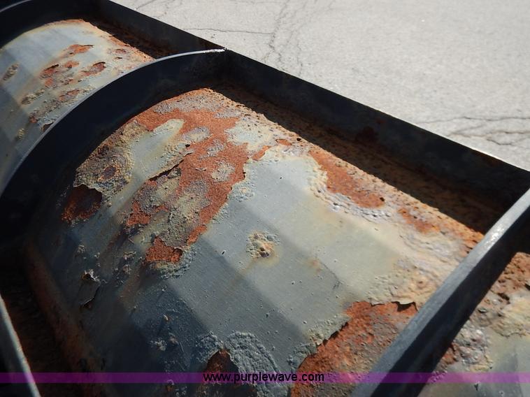 image for item L2308 2003 International 7500 dump truck