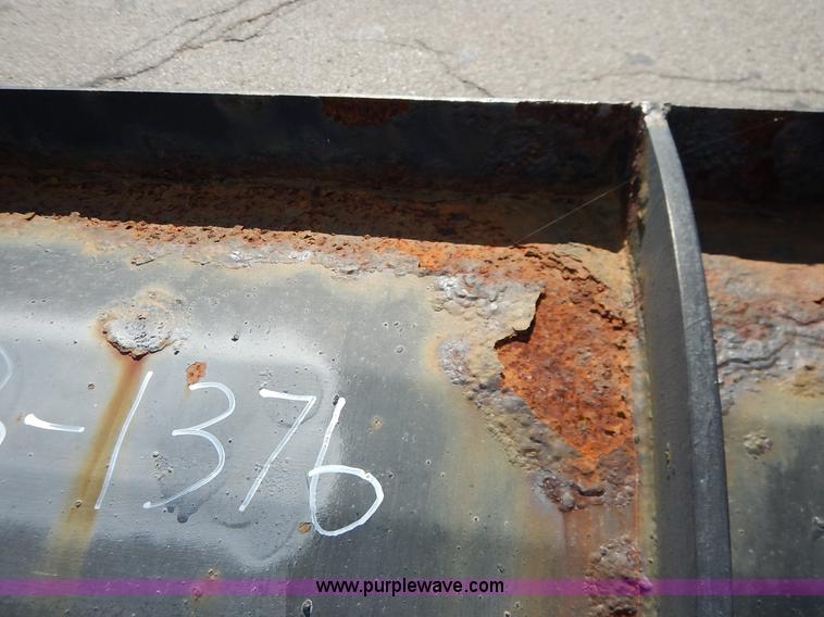 image for item L2308 2003 International 7500 dump truck