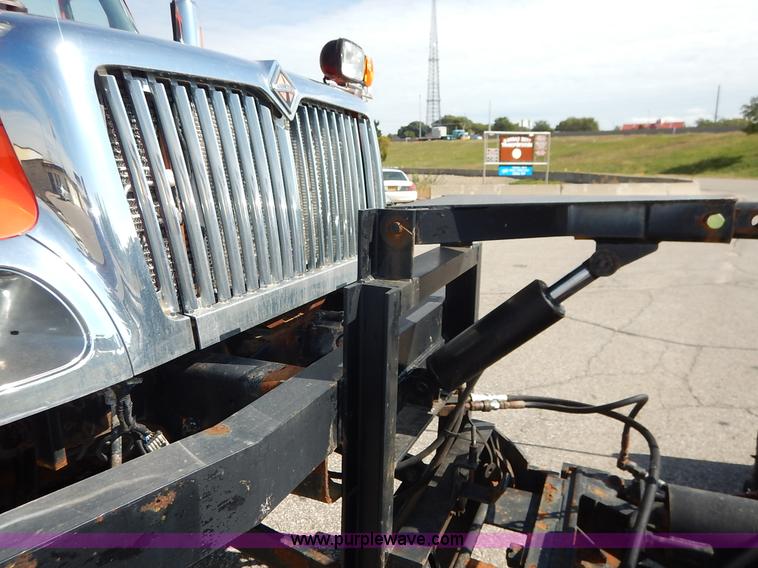 image for item L2308 2003 International 7500 dump truck