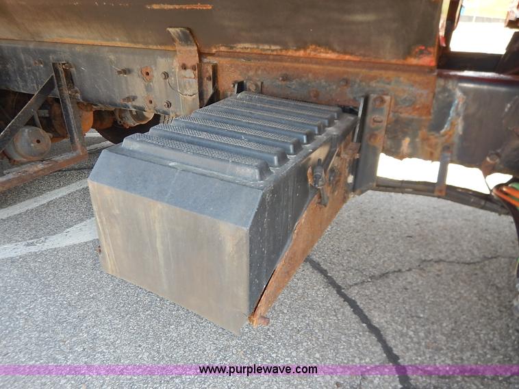 image for item L2308 2003 International 7500 dump truck