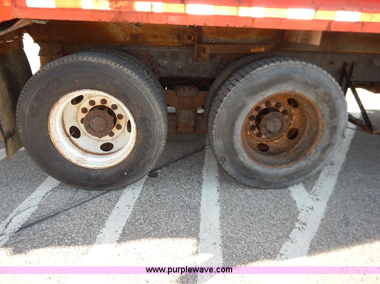 image for item L2308 2003 International 7500 dump truck