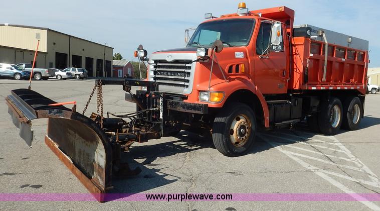 image for item L2309 2001 Sterling LT7500 dump truck