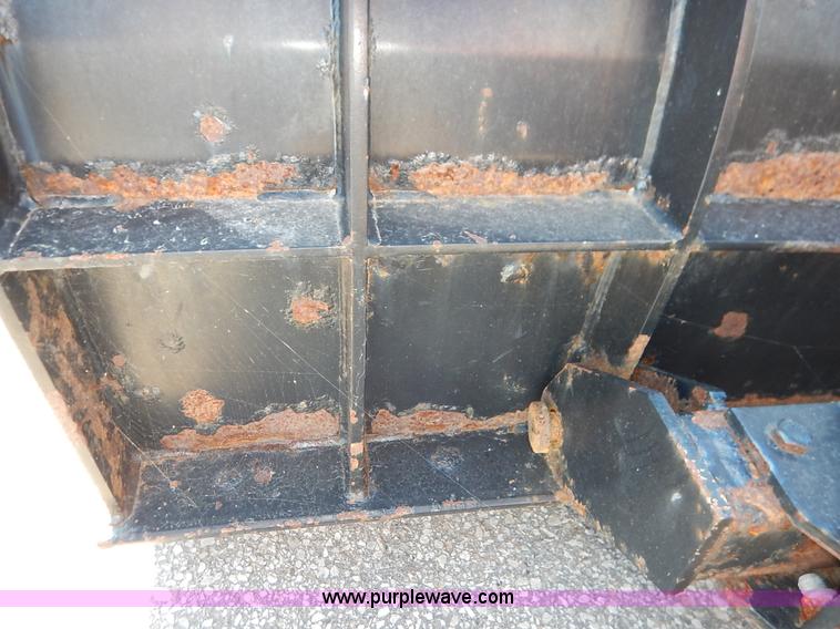 image for item L2309 2001 Sterling LT7500 dump truck