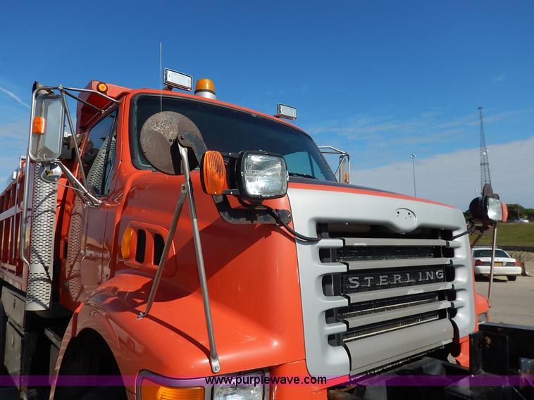 image for item L2309 2001 Sterling LT7500 dump truck