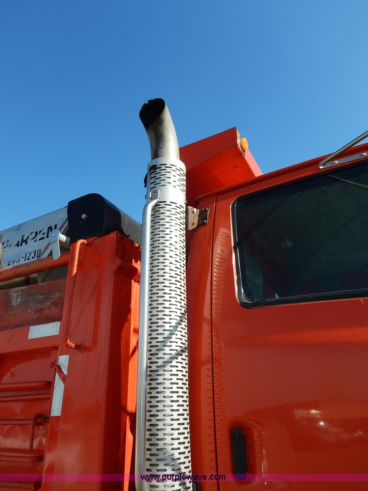 image for item L2309 2001 Sterling LT7500 dump truck