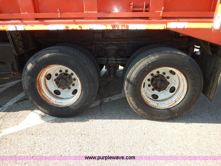 image for item L2309 2001 Sterling LT7500 dump truck