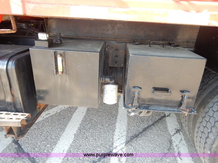 image for item L2309 2001 Sterling LT7500 dump truck