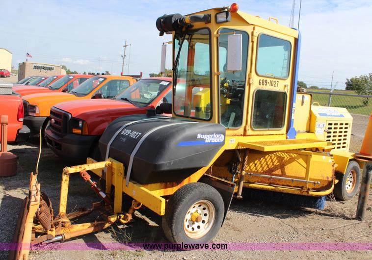 image for item L2479 2007 Superior DT80CT self propelled broom