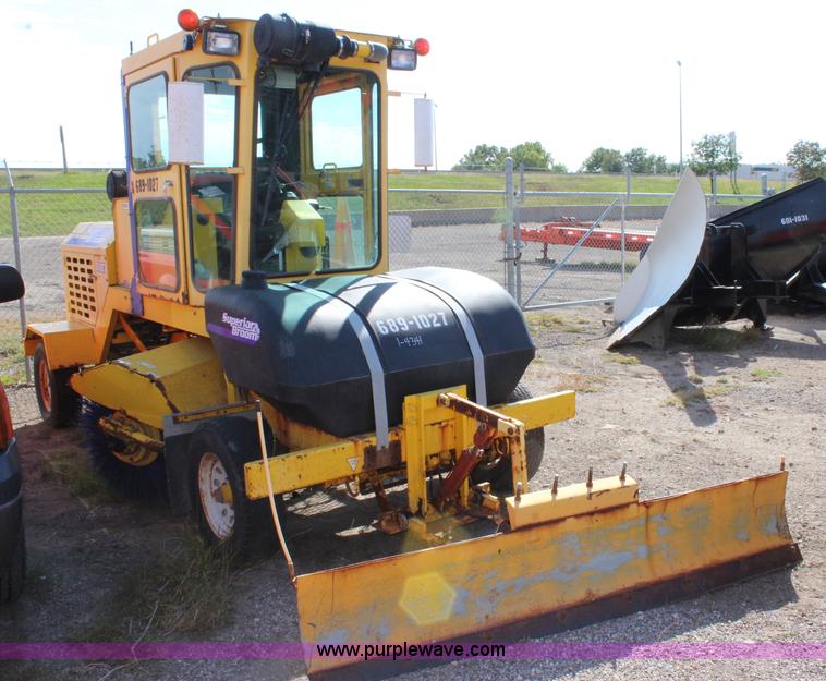 image for item L2479 2007 Superior DT80CT self propelled broom