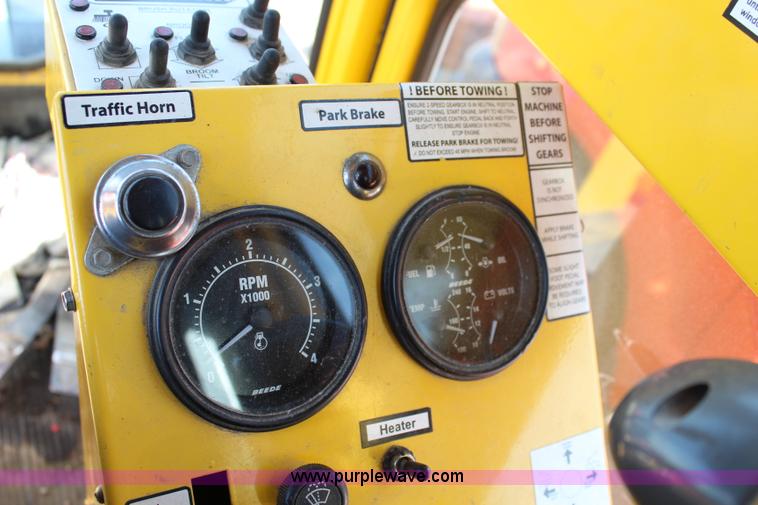 image for item L2479 2007 Superior DT80CT self propelled broom