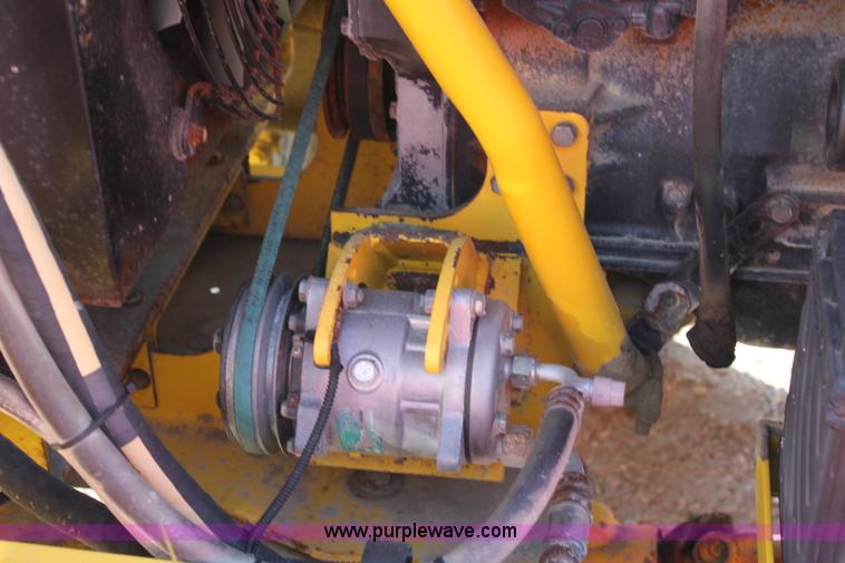 image for item L2479 2007 Superior DT80CT self propelled broom