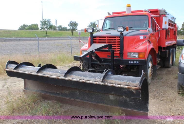 image for item L2488 1999 International 4900 dump truck