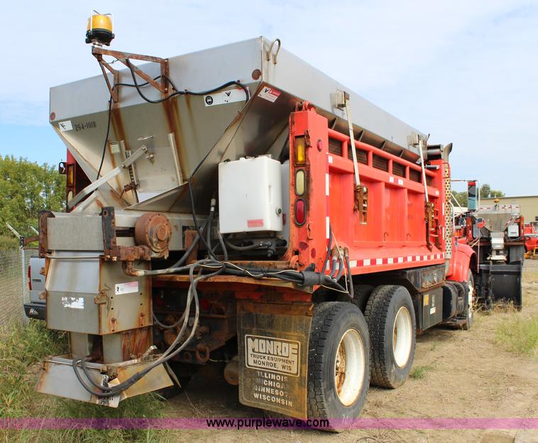 image for item L2488 1999 International 4900 dump truck